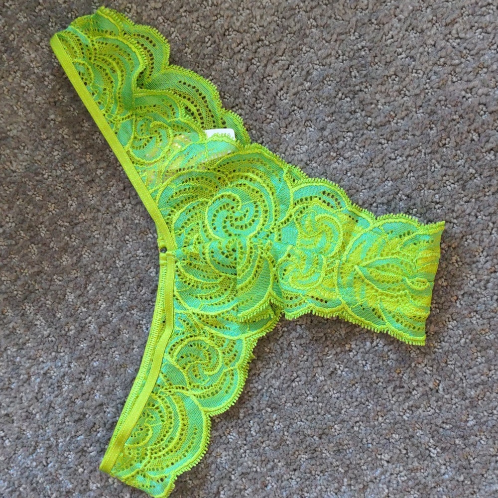 NWT Victoria's Secret Brazilian Panty Size S